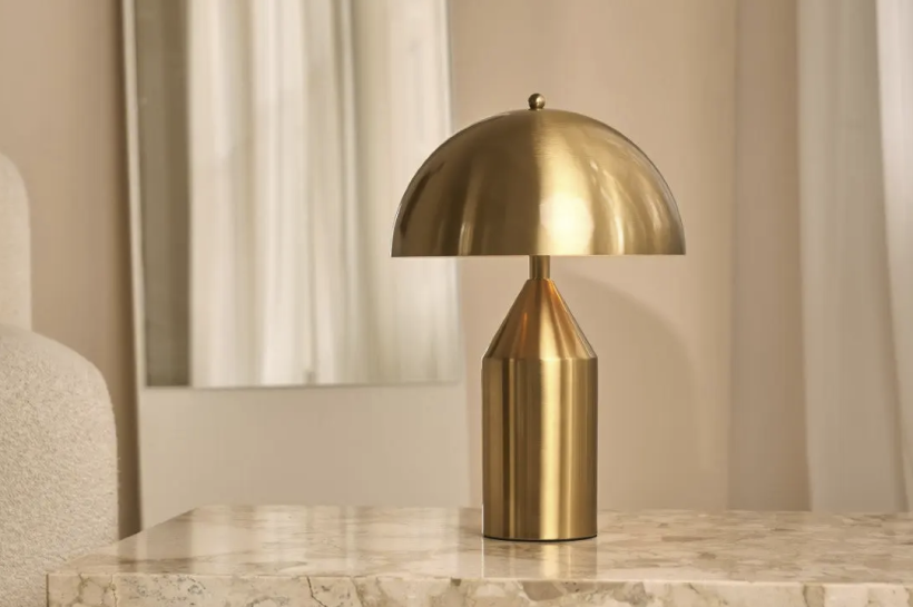 Elegant Metal Bedside Lamp: Perfect for Bedrooms