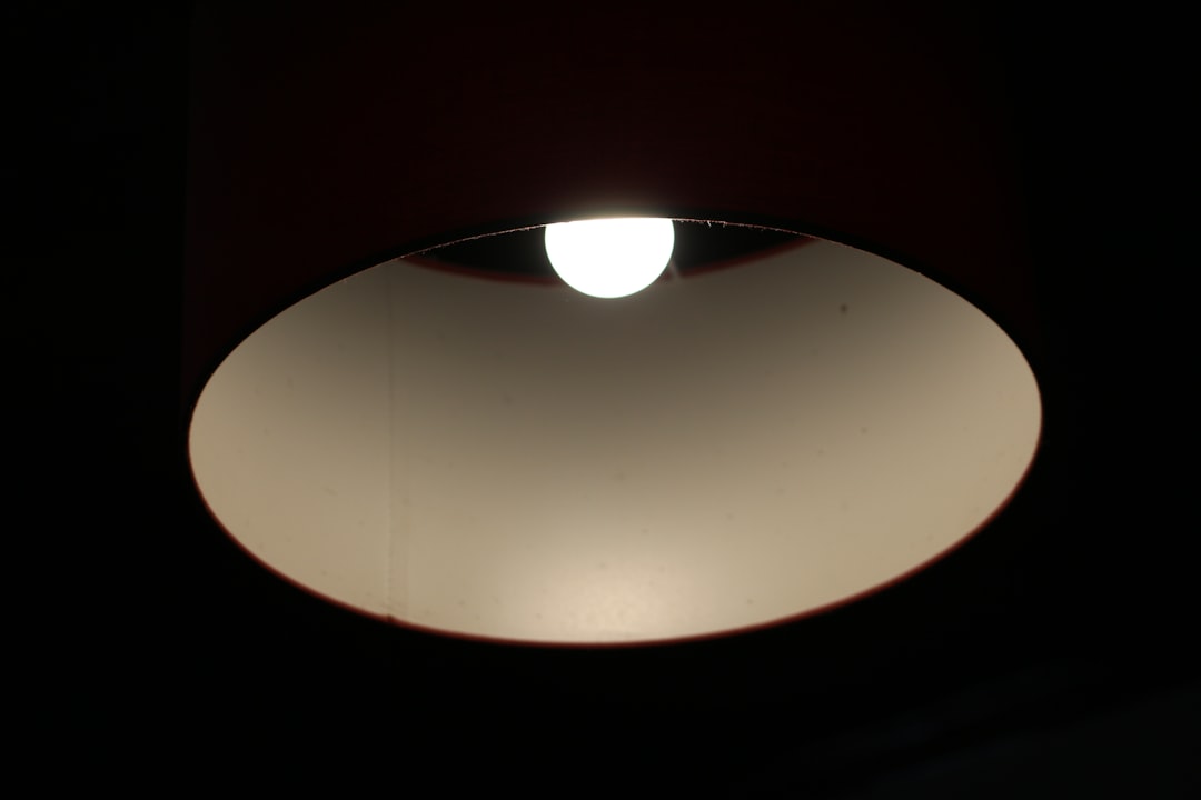 Photo Saturn Bedroom Table Lamp