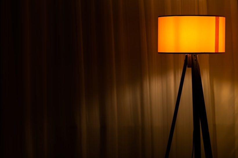 Photo floor lamp with remote control